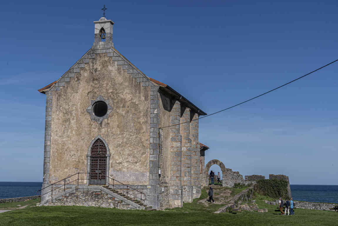 Vizcaya - Mundaka 04 - ermita de Santa Catalina.jpg